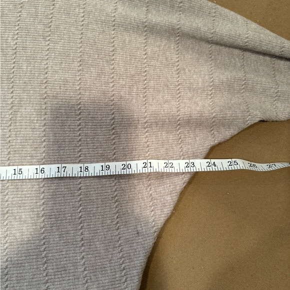 Cyrus Tan Raglan Sleeve Sweater- size small - Picture 10 of 11